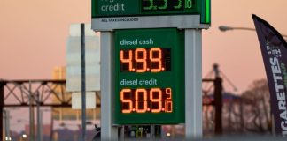 Average U.S. gas price hits $4 for the first time since 2022